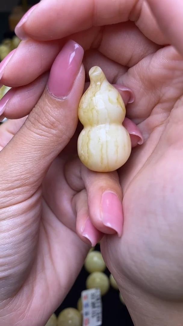 未镶嵌琥珀裸石葵.81