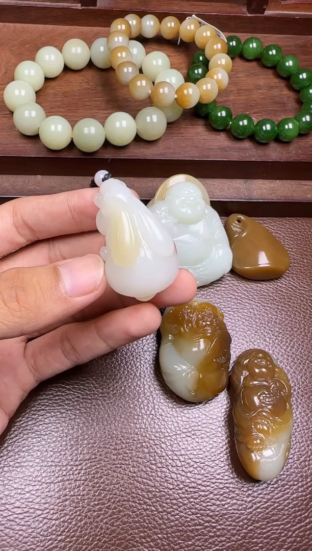 未镶嵌和田玉挂件和田玉挂件