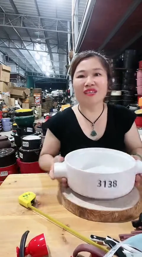 3138瑕疵白锅不带盖。。