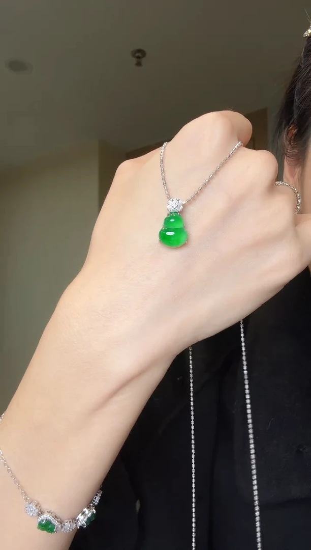 【闪购商品】翡翠吊坠(不含链)银S925镶嵌天然翡翠吊坠