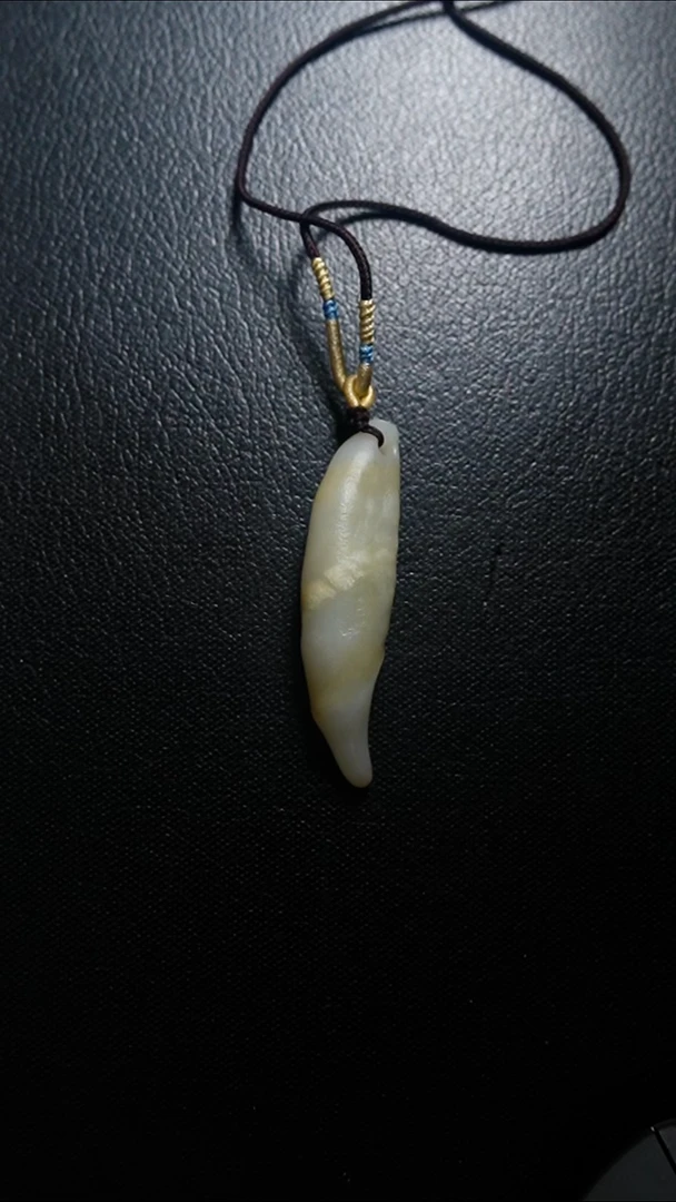 颈饰未镶嵌和田玉狼牙吊坠