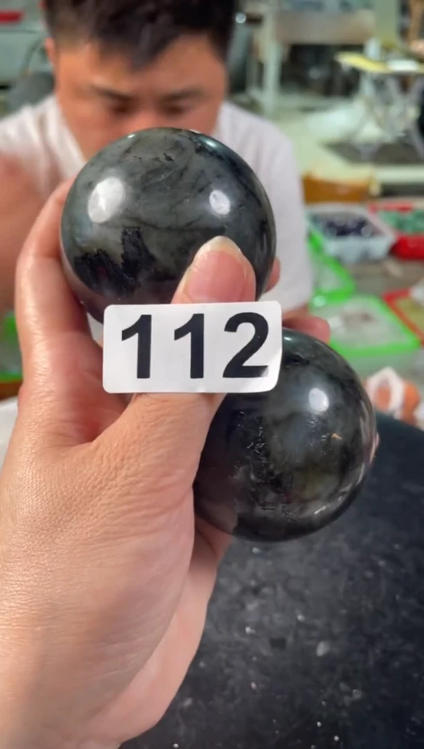 未镶嵌水晶大型摆件（非配饰）拉长石球 55-60  277克 112