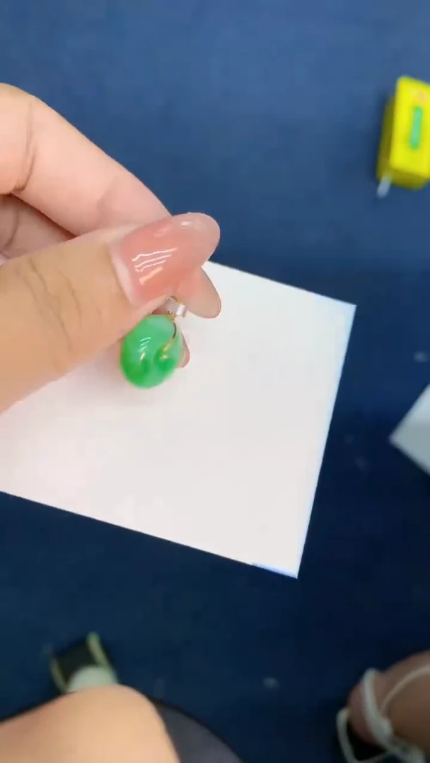 翡翠18K金镶嵌颈饰           1