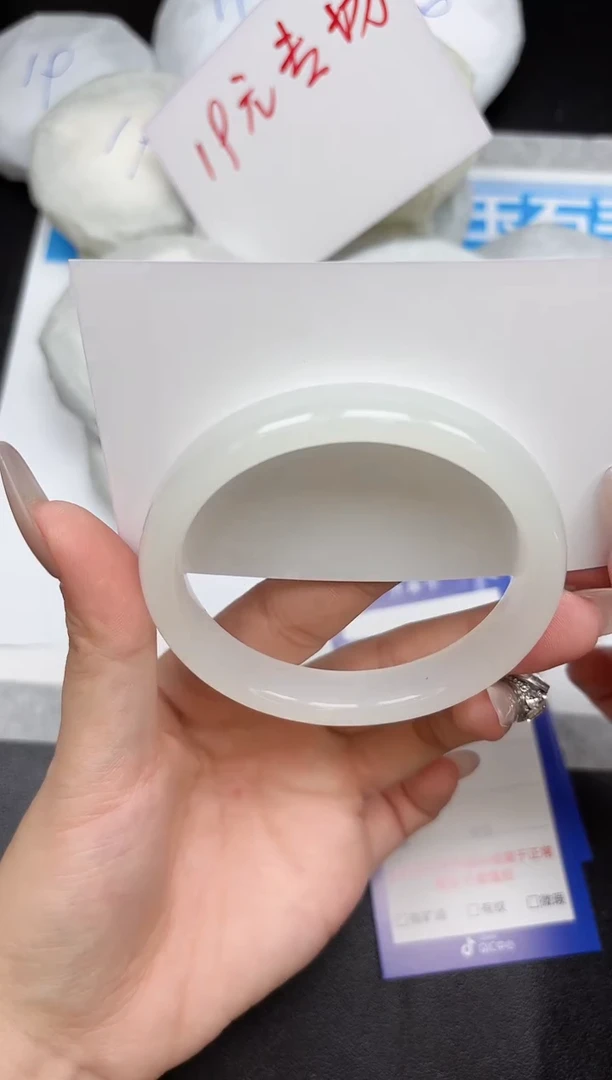 未镶嵌手镯石英质玉148-60