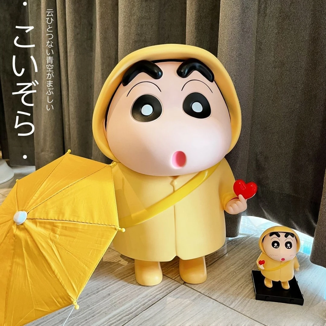 超大号雨衣比心小新储蓄罐可爱卡通手办模型玩具动漫公仔桌面摆件