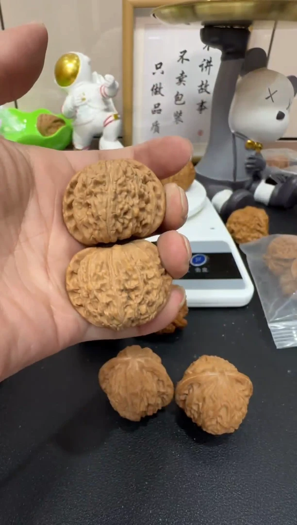 【闪购商品】文玩核桃吊坠白狮子