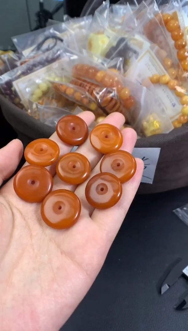 蜜蜡未镶嵌珠宝奇石多样性发一件