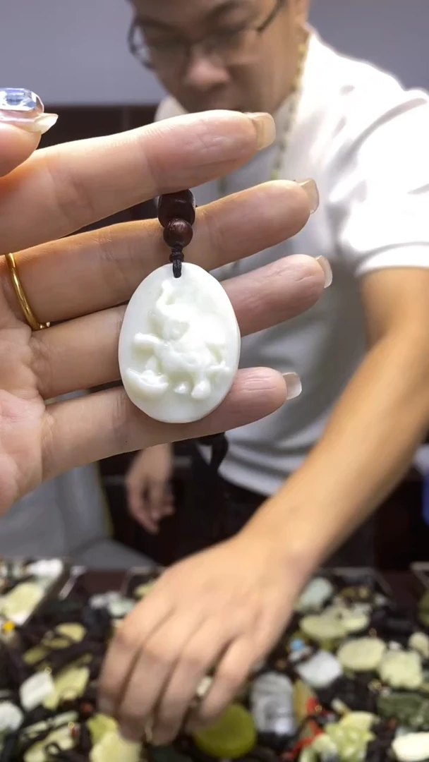 未镶嵌岫玉挂件