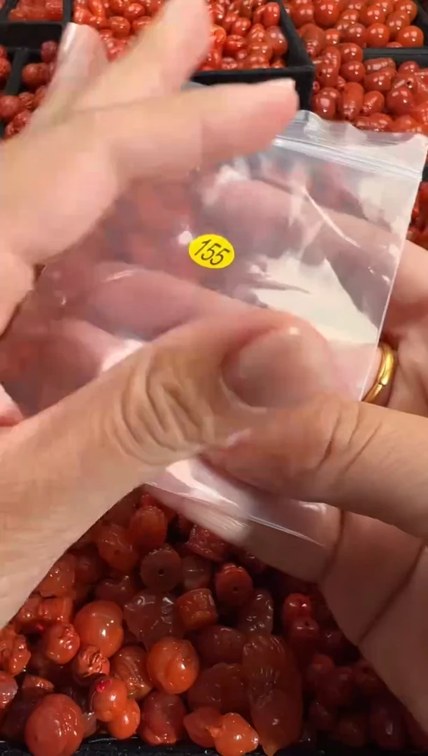 颈饰未镶嵌南红玛瑙1