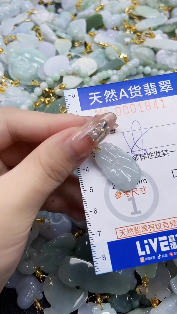 翡翠未镶嵌颈饰天然A货翡翠