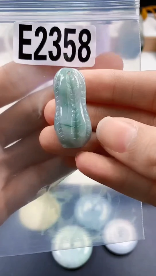 颈饰未镶嵌翡翠天然翡翠吊坠挂件