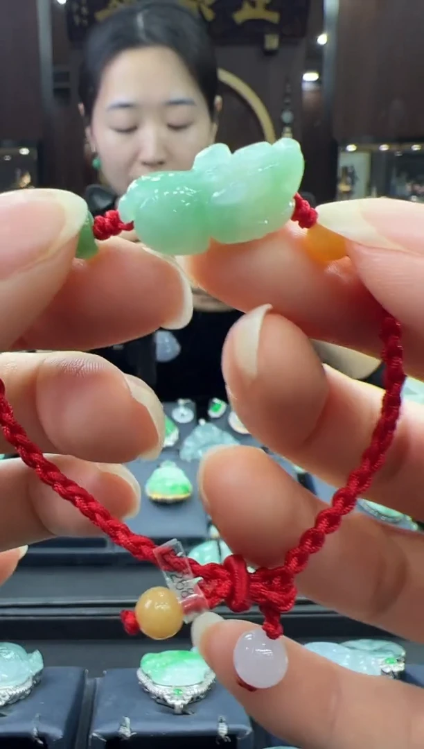 【闪购商品】翡翠挂件未镶嵌手绳