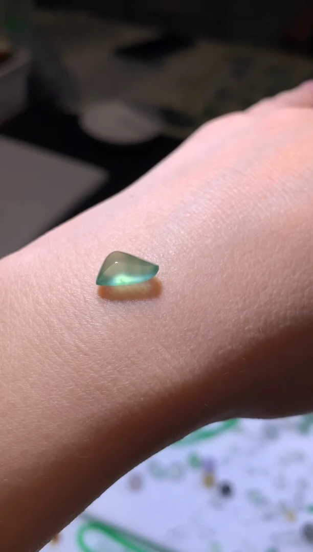 未镶嵌定制翡翠10.6*6.5*4.6随型