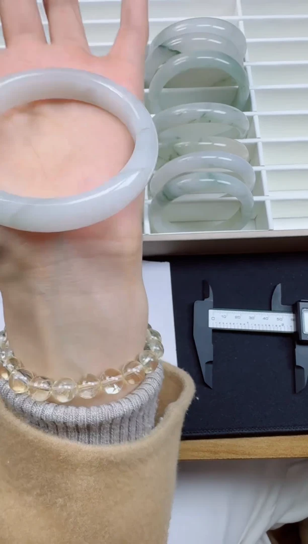 未镶嵌手镯石英质玉8-58