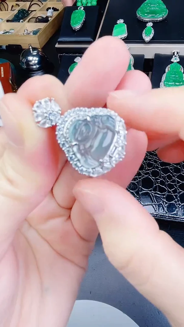 颈饰未镶嵌翡翠佛公