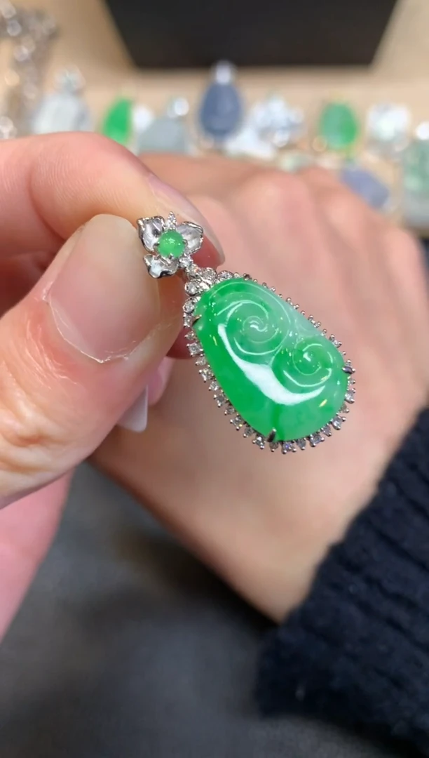 【闪购商品】翡翠颈饰18K金镶嵌如意【无服务费】