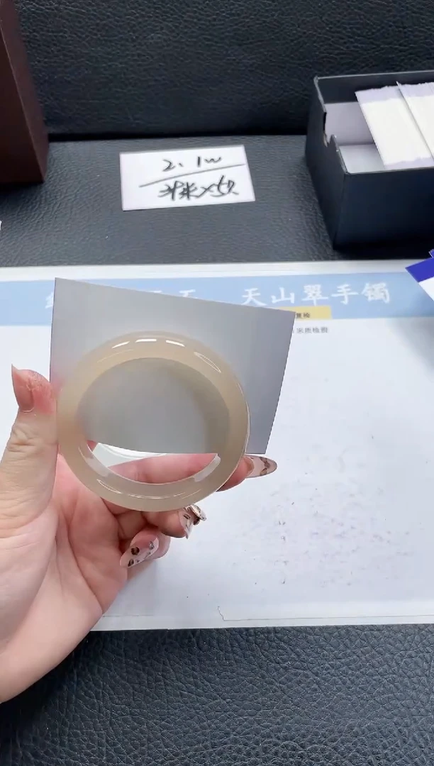 【闪购商品】石英质玉手镯未镶嵌399-55