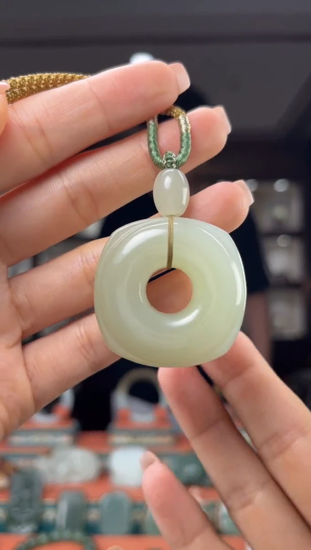 和田玉未镶嵌颈饰佩佩