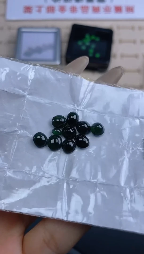 定制翡翠未镶嵌天然翡翠蛋面39