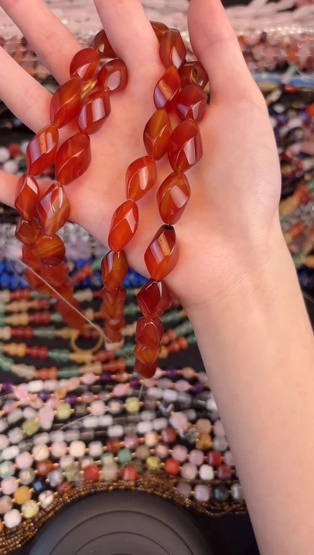 玛瑙/玉髓未镶嵌珠宝半成品红玛瑙扭扭