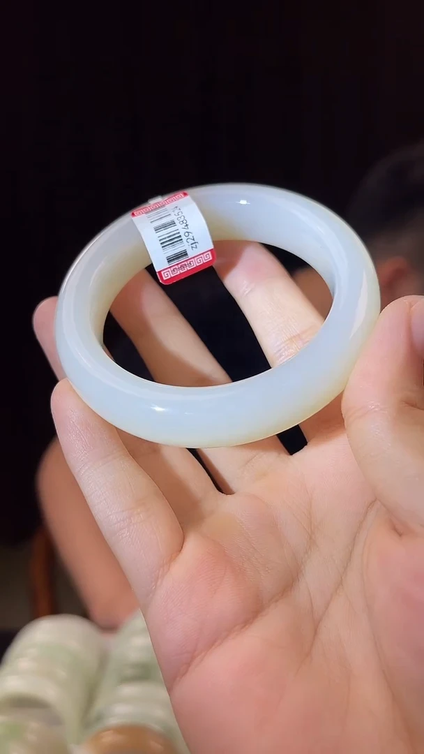 和田玉手镯未镶嵌54圈口仅一只