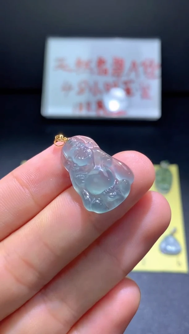 翡翠18K金镶嵌颈饰翡翠吊坠