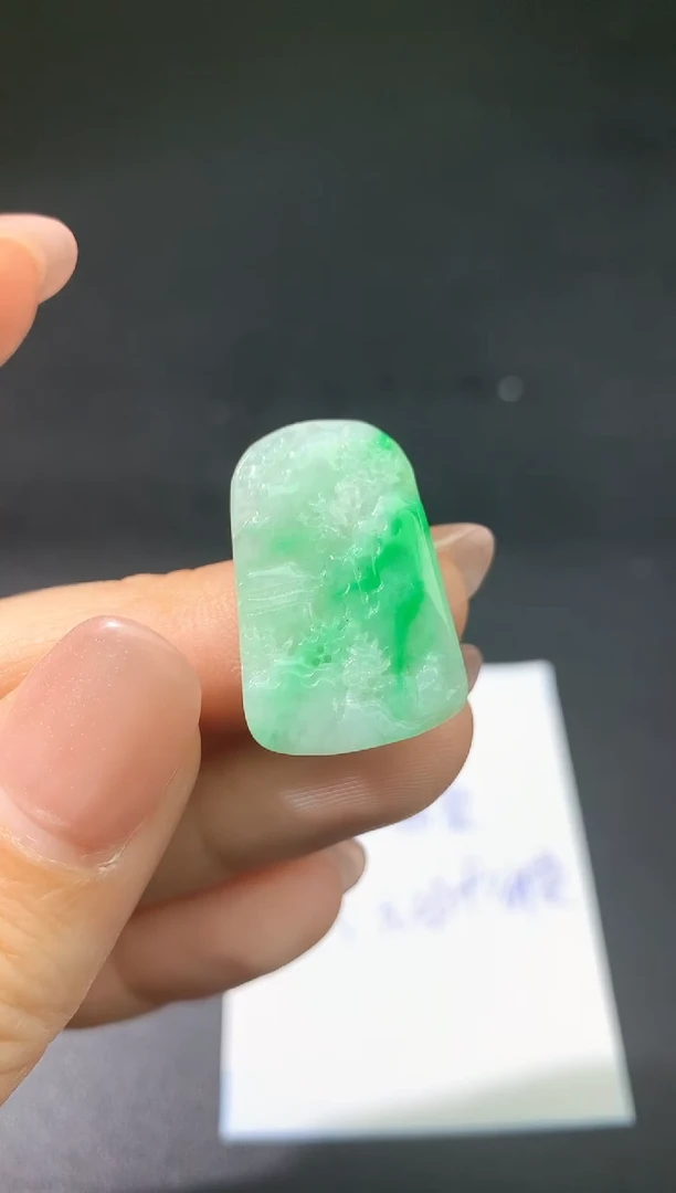 颈饰未镶嵌翡翠玩****?吊坠