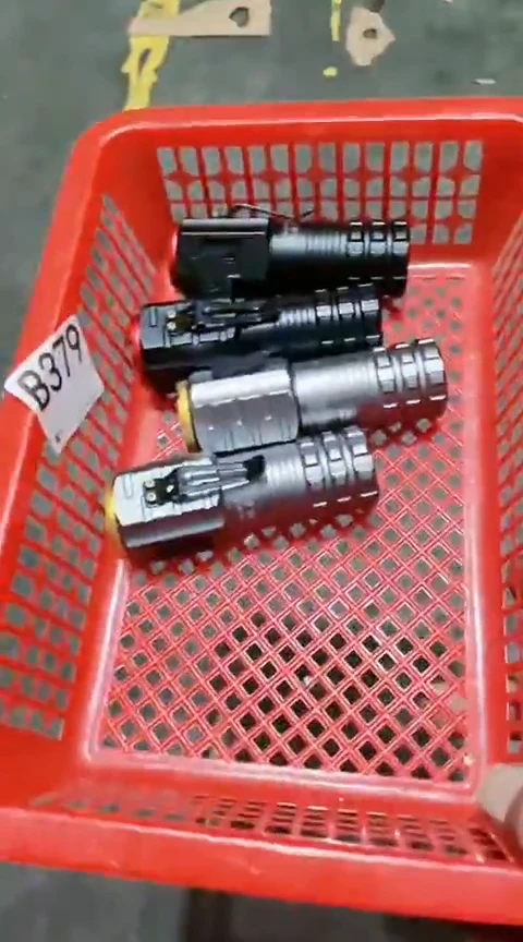 B486坏的短三眼手电发4只颜色随机