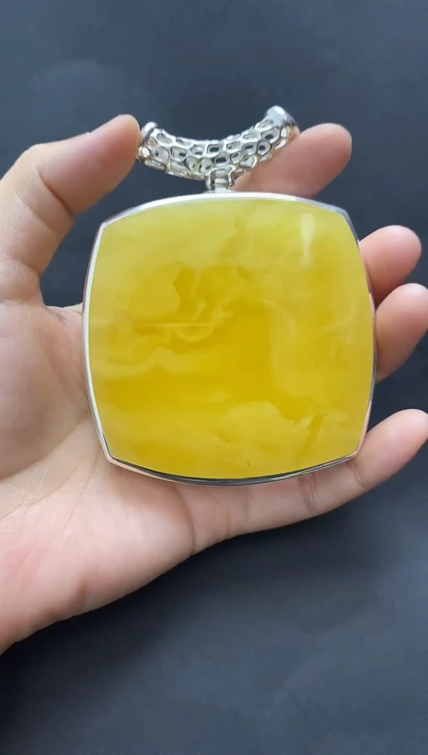 裸石琥珀未镶嵌吊坠