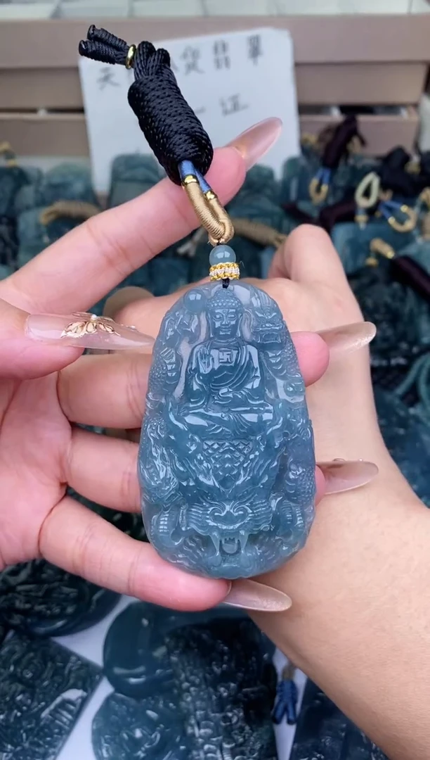 颈饰未镶嵌翡翠
