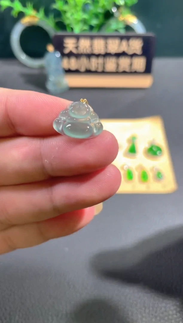 翡翠18K金镶嵌颈饰翡翠