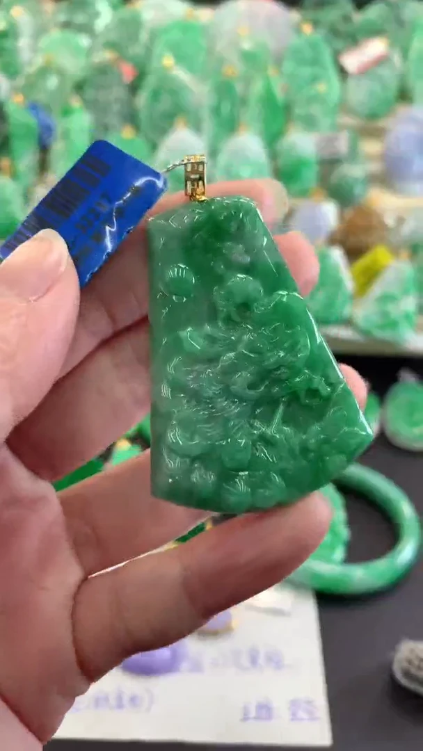 【闪购商品】翡翠吊坠(不含链)18K金镶嵌挂件