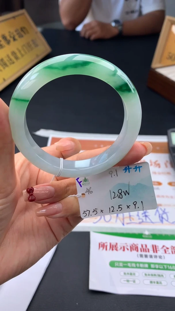 未镶嵌手镯翡翠磊*明自带#送人#，联系客服核对地址~