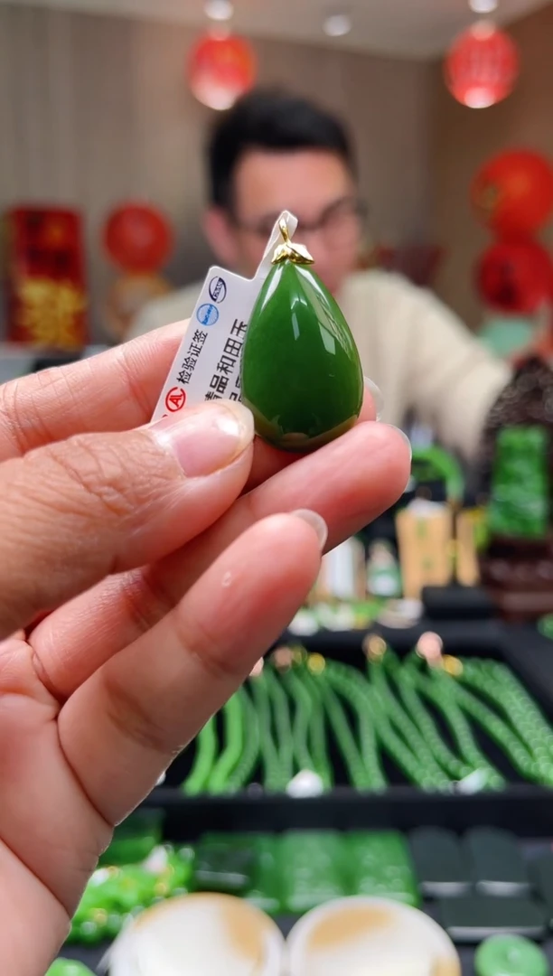【闪购商品】和田玉（碧玉）吊坠18K金镶嵌水滴吊坠