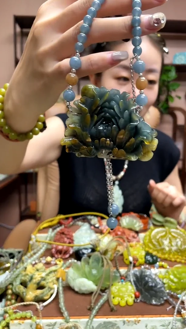 未镶嵌岫玉吊坠·