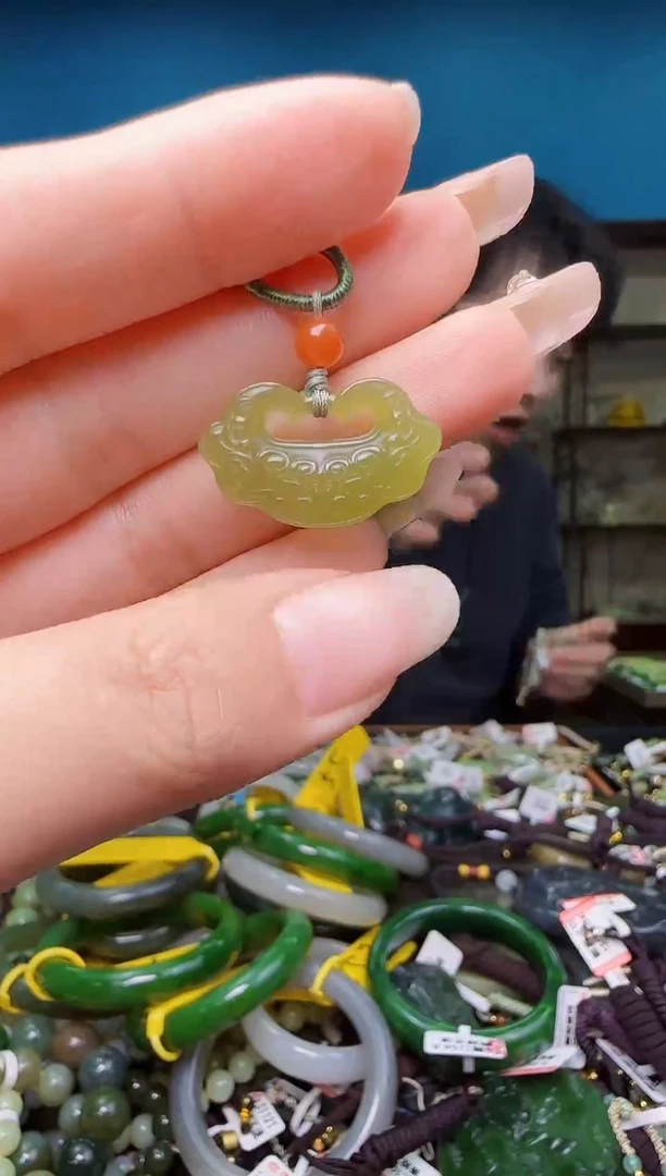 颈饰未镶嵌和田玉1