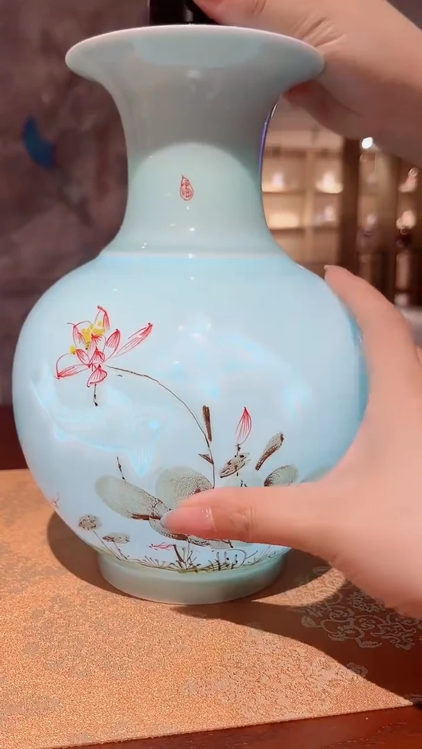 摆件玲珑瓷荷花莲子苹果尊（影青）