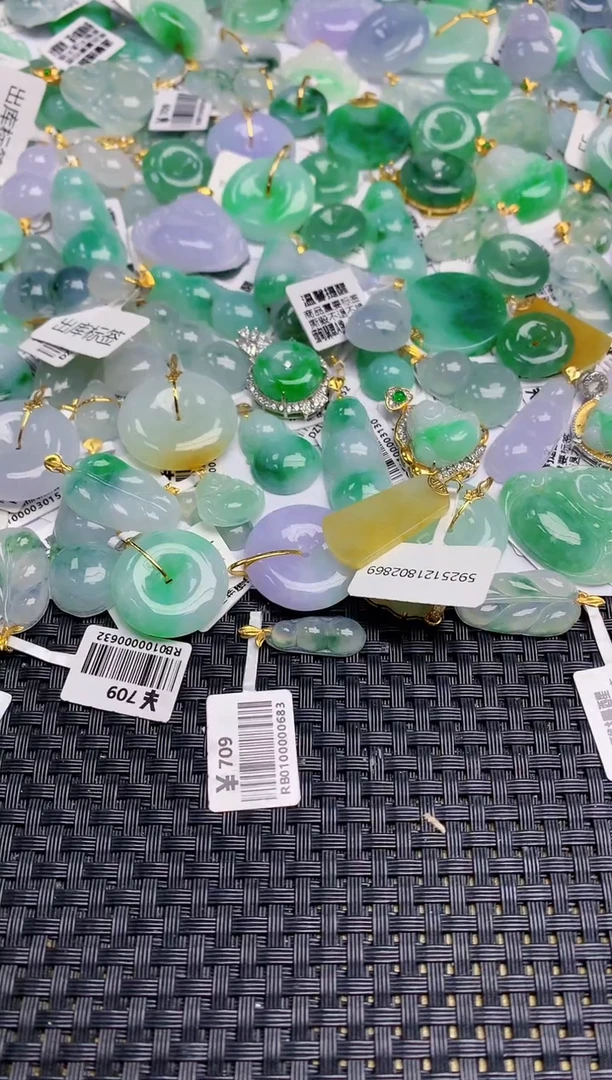 颈饰18K金镶嵌翡翠天然缅甸A货翡翠百元以上9元证书费自理