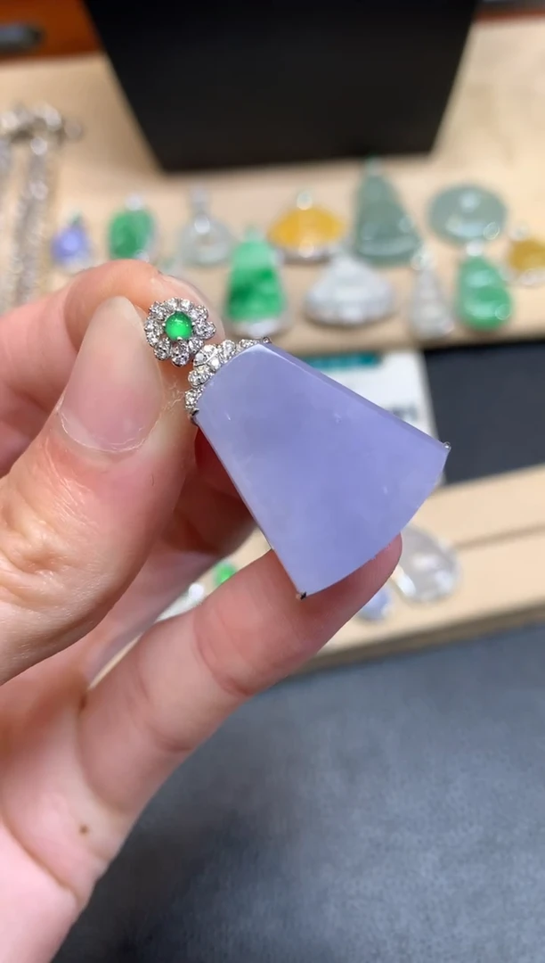 【闪购商品】翡翠颈饰18K金镶嵌无事牌【无服务费】