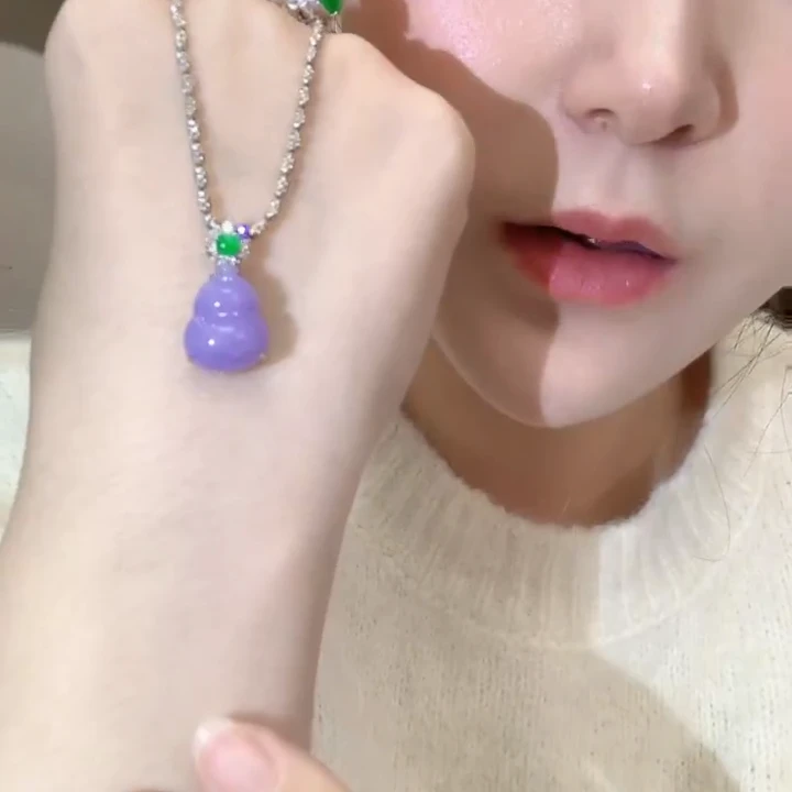 18K金镶嵌吊坠（不含链）翡翠g83紫货有色差 总价：29800 尾款：5800