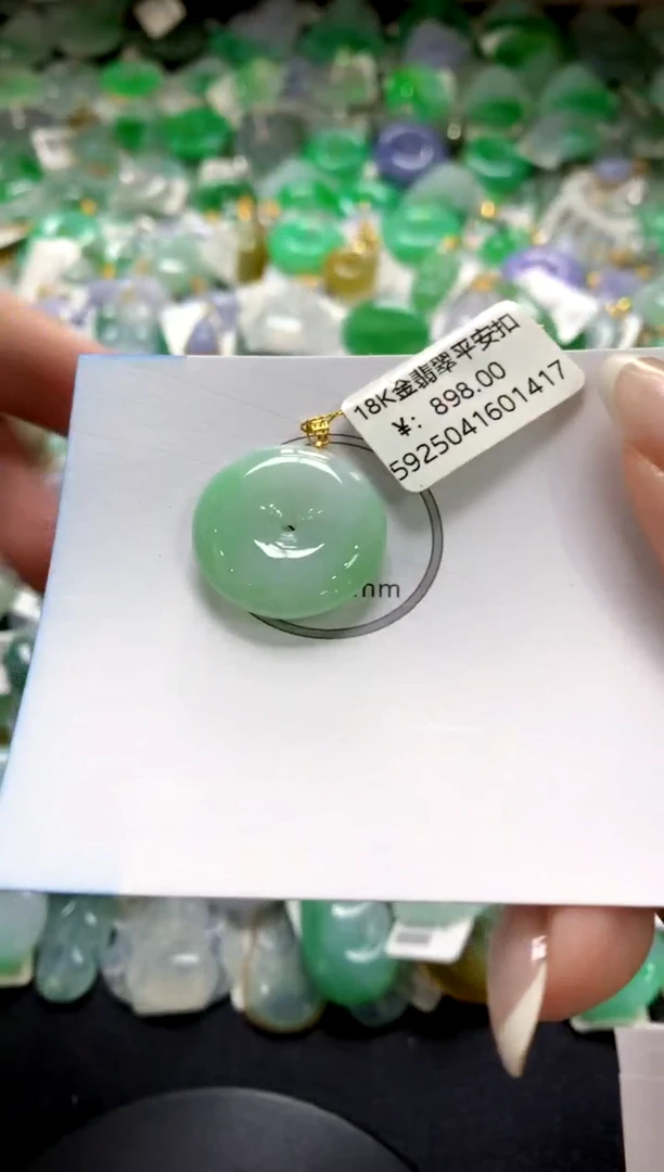 翡翠18K金镶嵌颈饰1111111111111111
