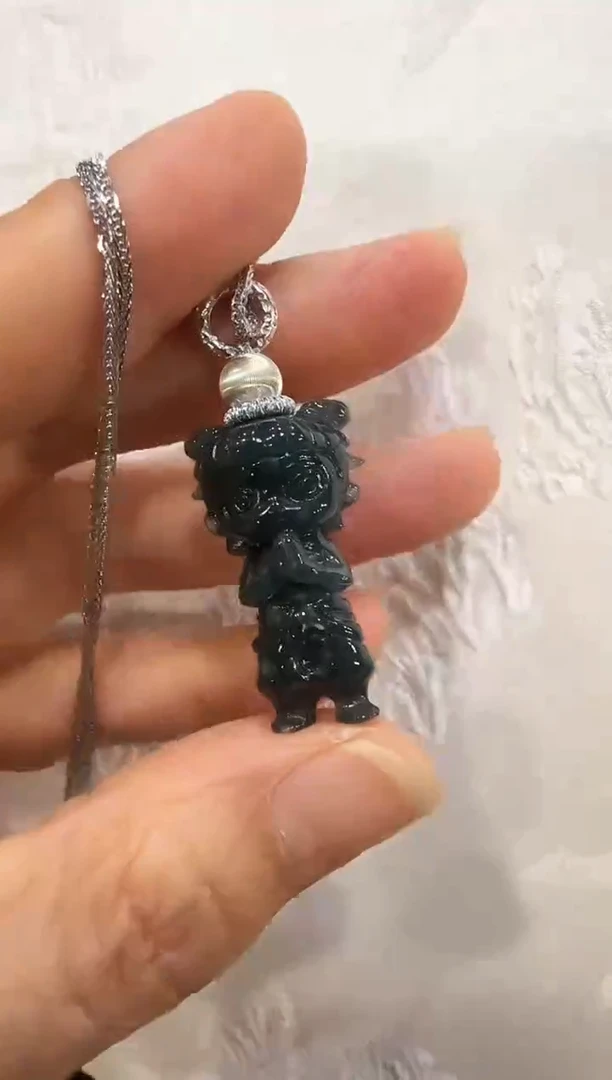 翡翠未镶嵌颈饰国风