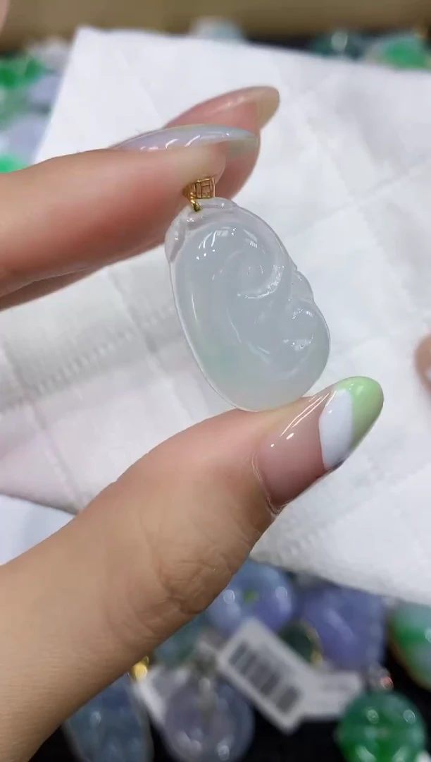 翡翠18K金镶嵌颈饰111111111111