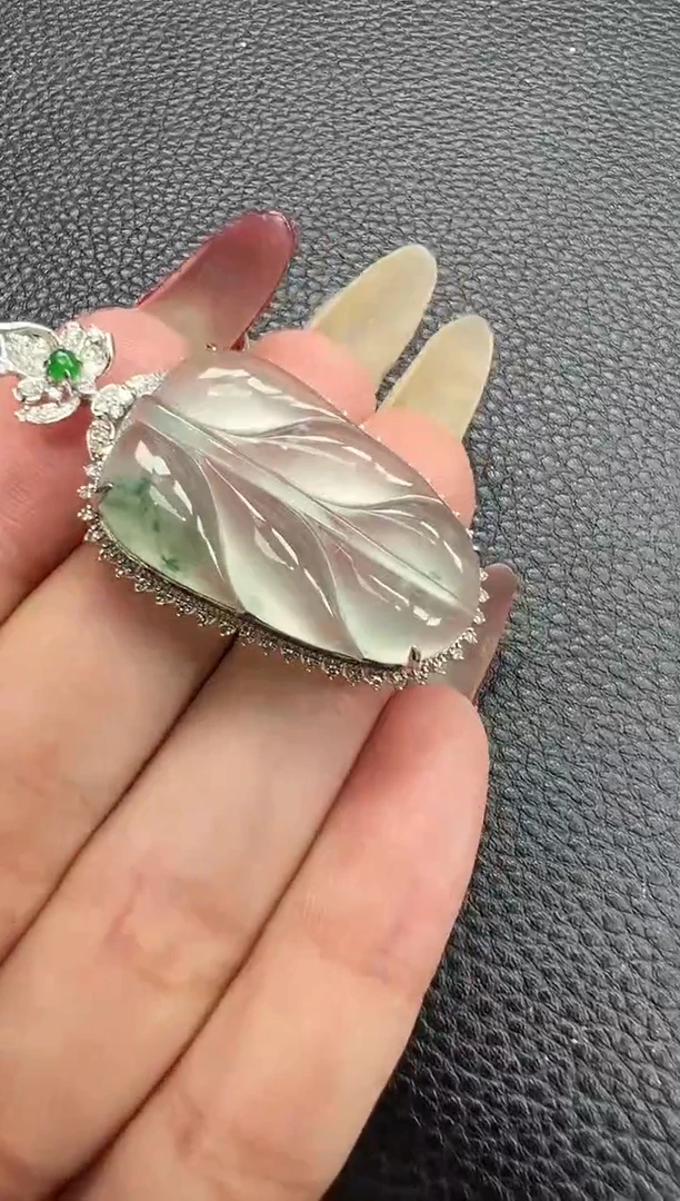【闪购商品】翡翠吊坠(不含链)18K金镶嵌吊坠