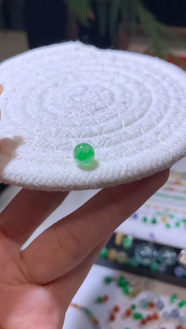 未镶嵌定制翡翠7.3卡珠子