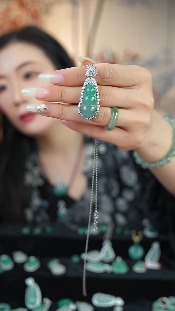 合金石英质玉（非洲翠）珠宝奇石四季豆