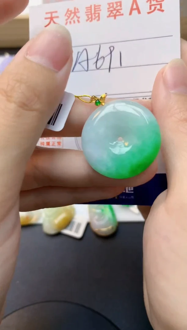 颈饰18K金镶嵌翡翠天然缅甸A货翡翠