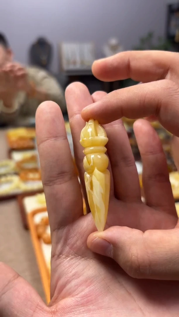 【闪购商品】蜜蜡裸石未镶嵌雕刻