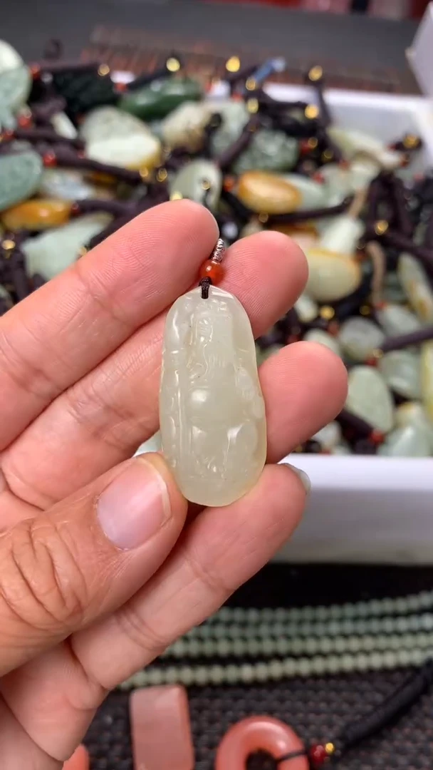 【闪购商品】和田玉颈饰未镶嵌多样性发货没有证书拍一发一有瑕