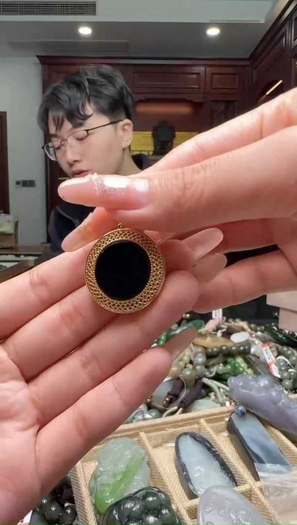 颈饰未镶嵌和田玉多样性发一